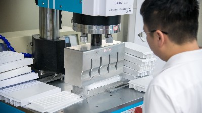 解決超聲波塑料焊接機(jī)焊接不均問題的策略